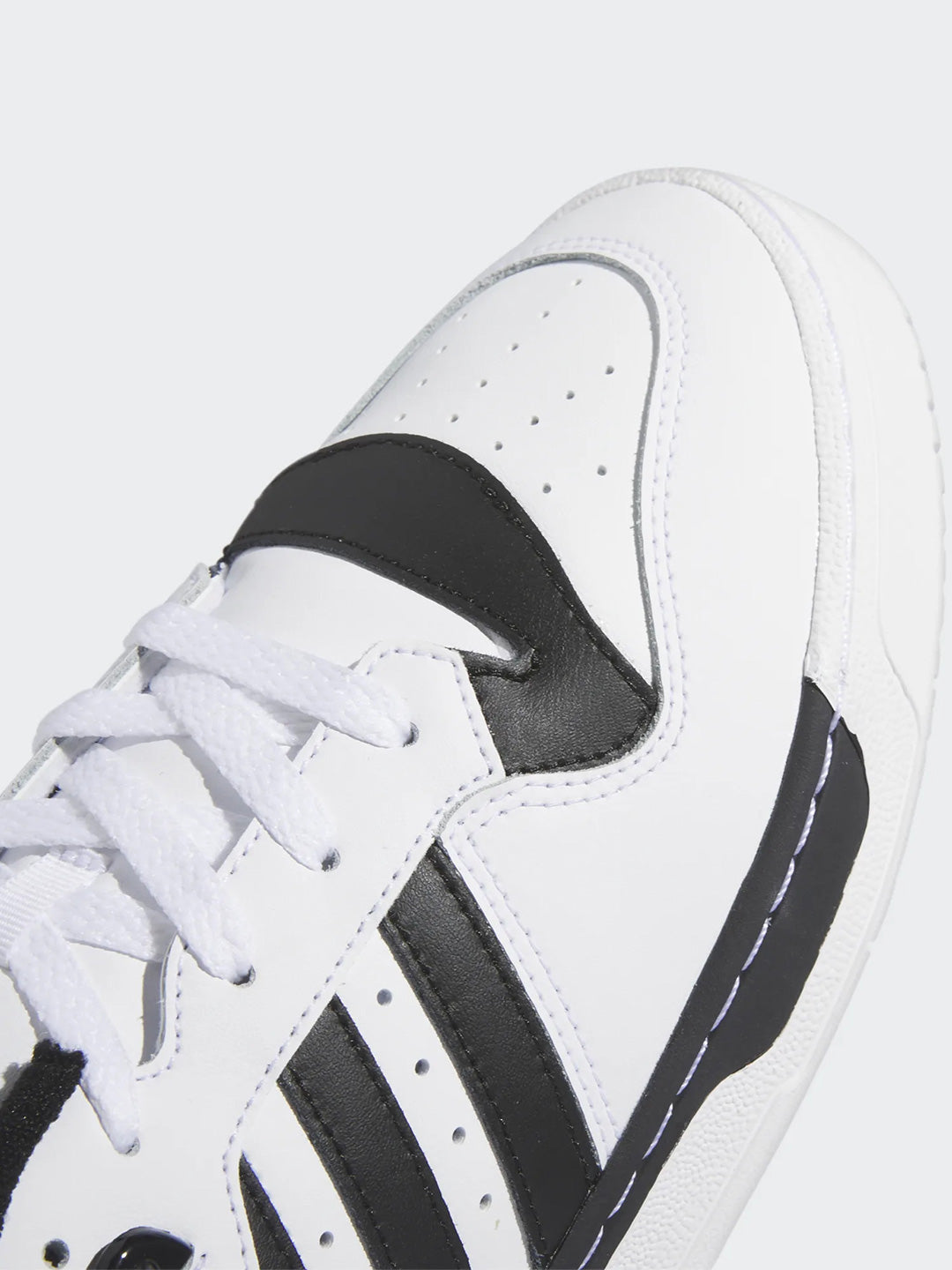 Adidas Rivarly Low sneakers bianco e nero in pelle