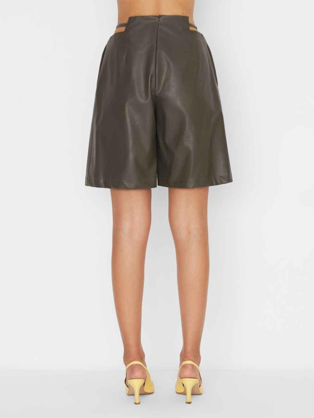 Silence Eco Cut shorts verde in pelle cut-out