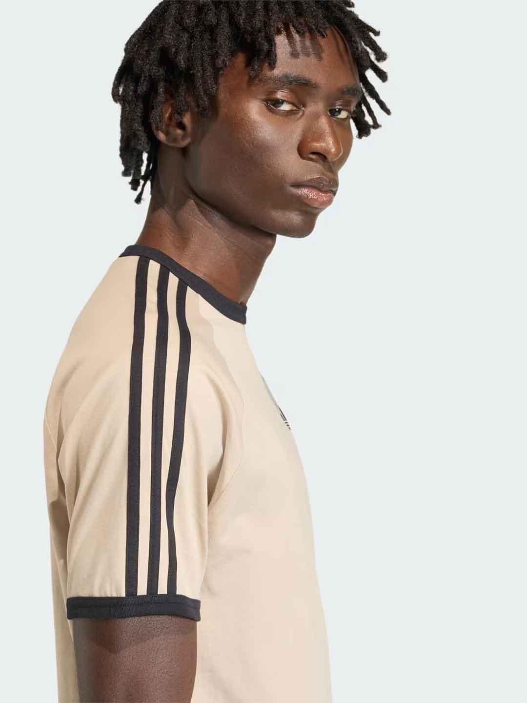 Adidas 3 stripes t-shirt beige