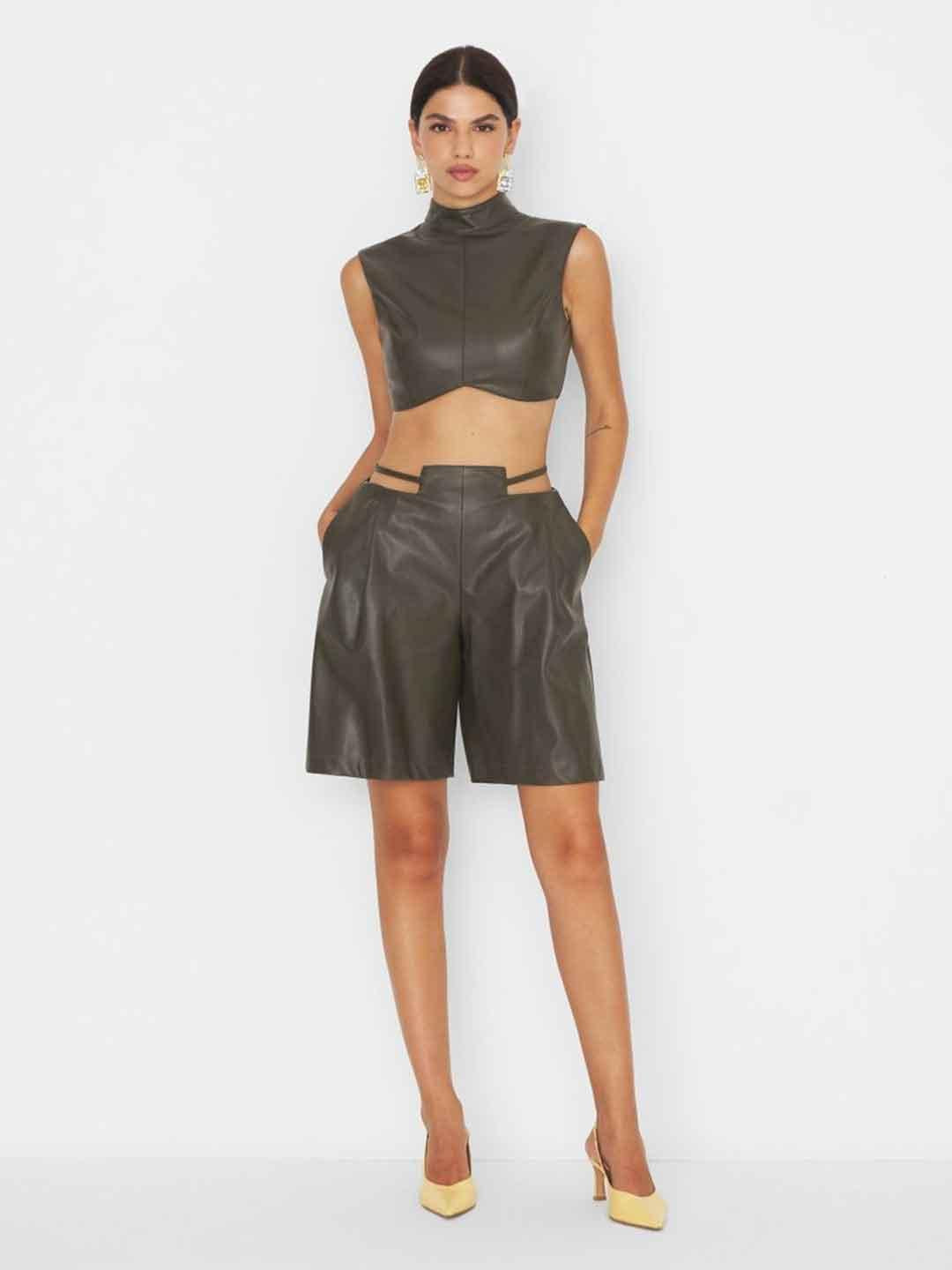 Silence Eco Cut shorts verde in pelle cut-out