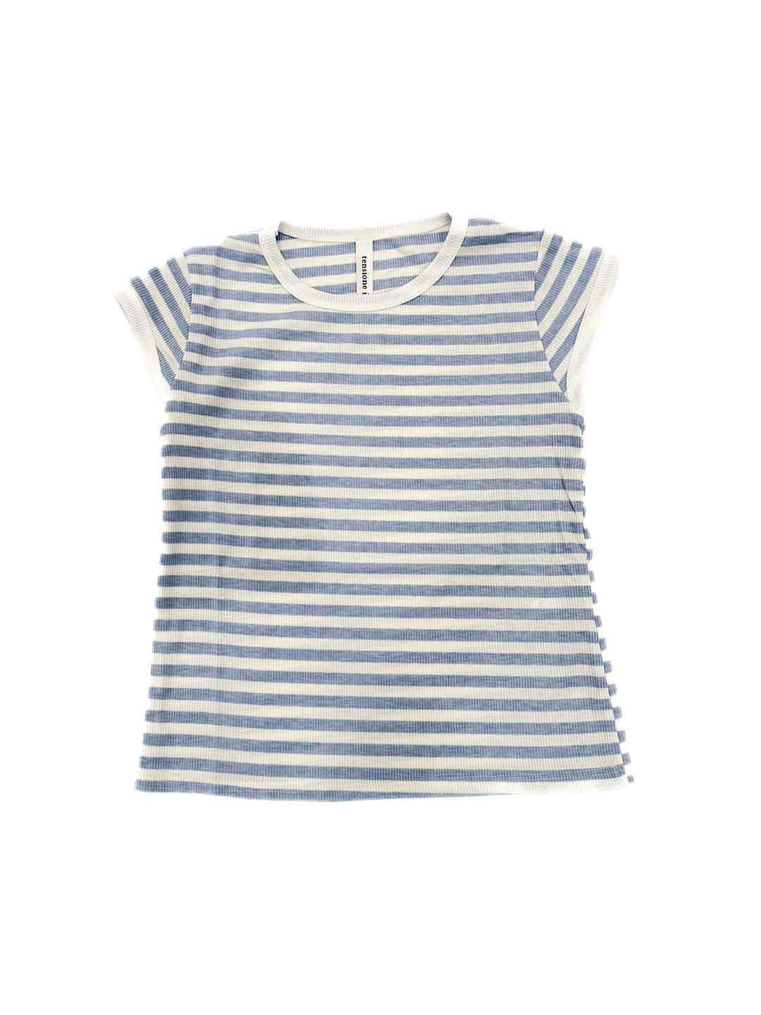 Tensione In t-shirt celeste a righe