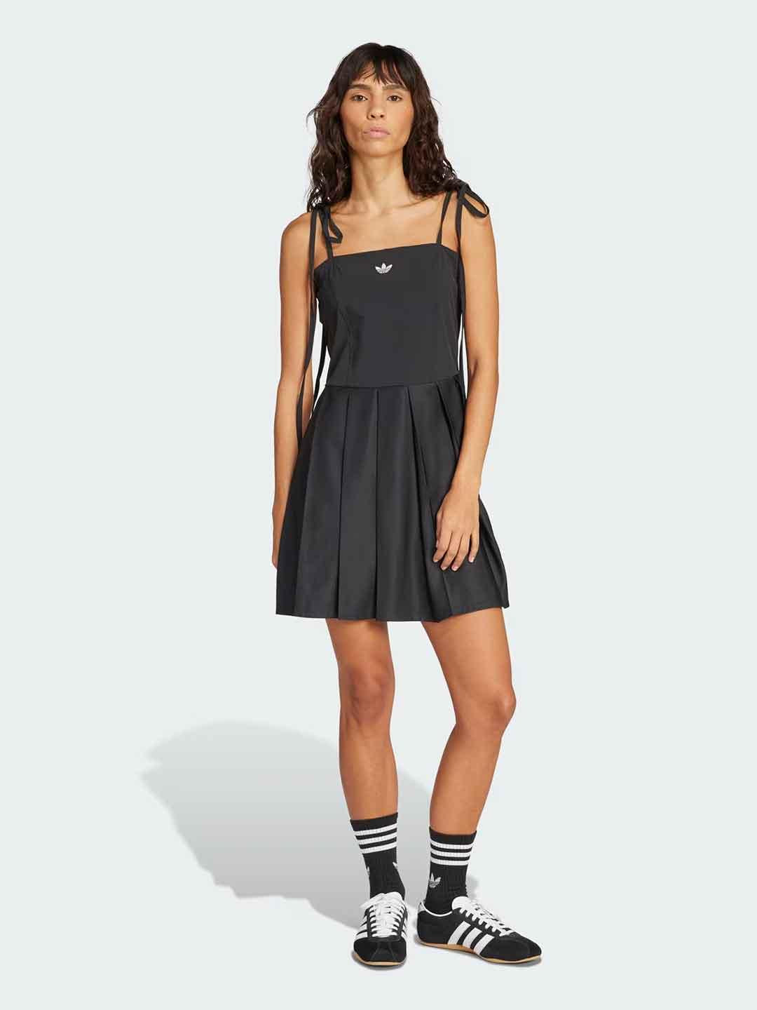 Adidas abito nero corto