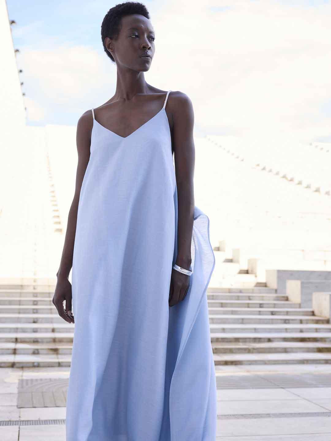 Eleh abito celeste con scollo sul retro