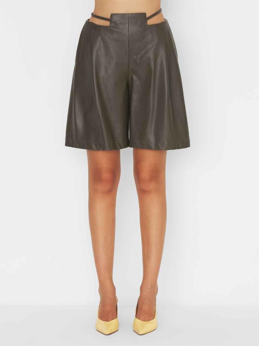 Silence Eco Cut shorts verde in pelle cut-out