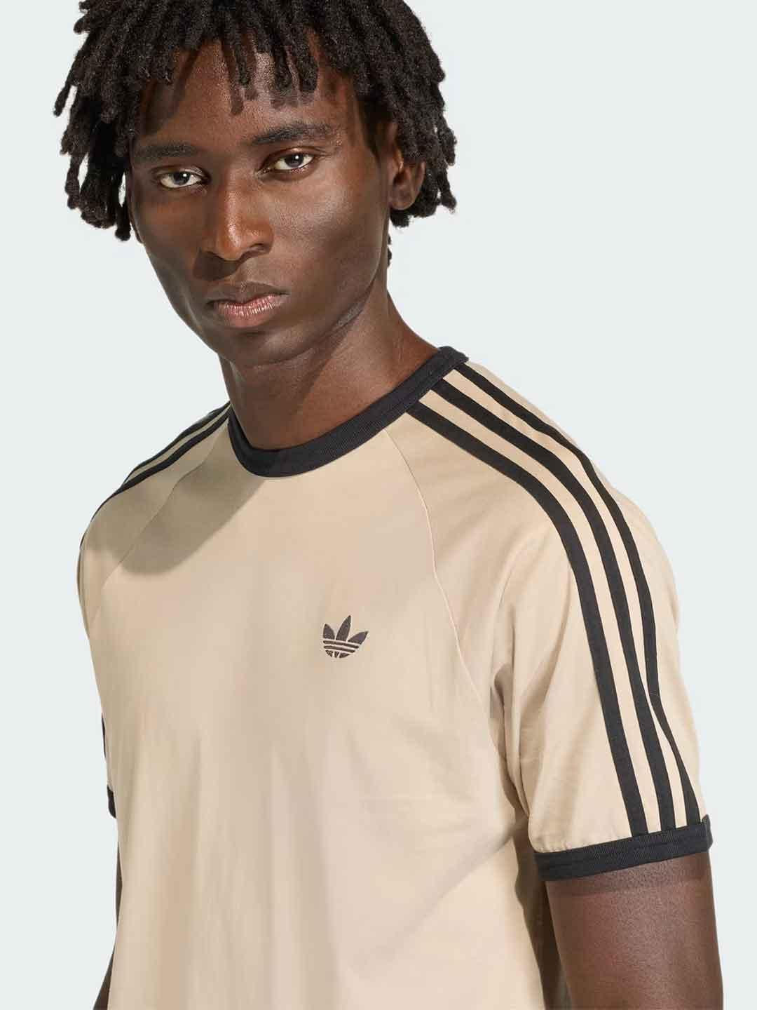 Adidas 3 stripes t-shirt beige