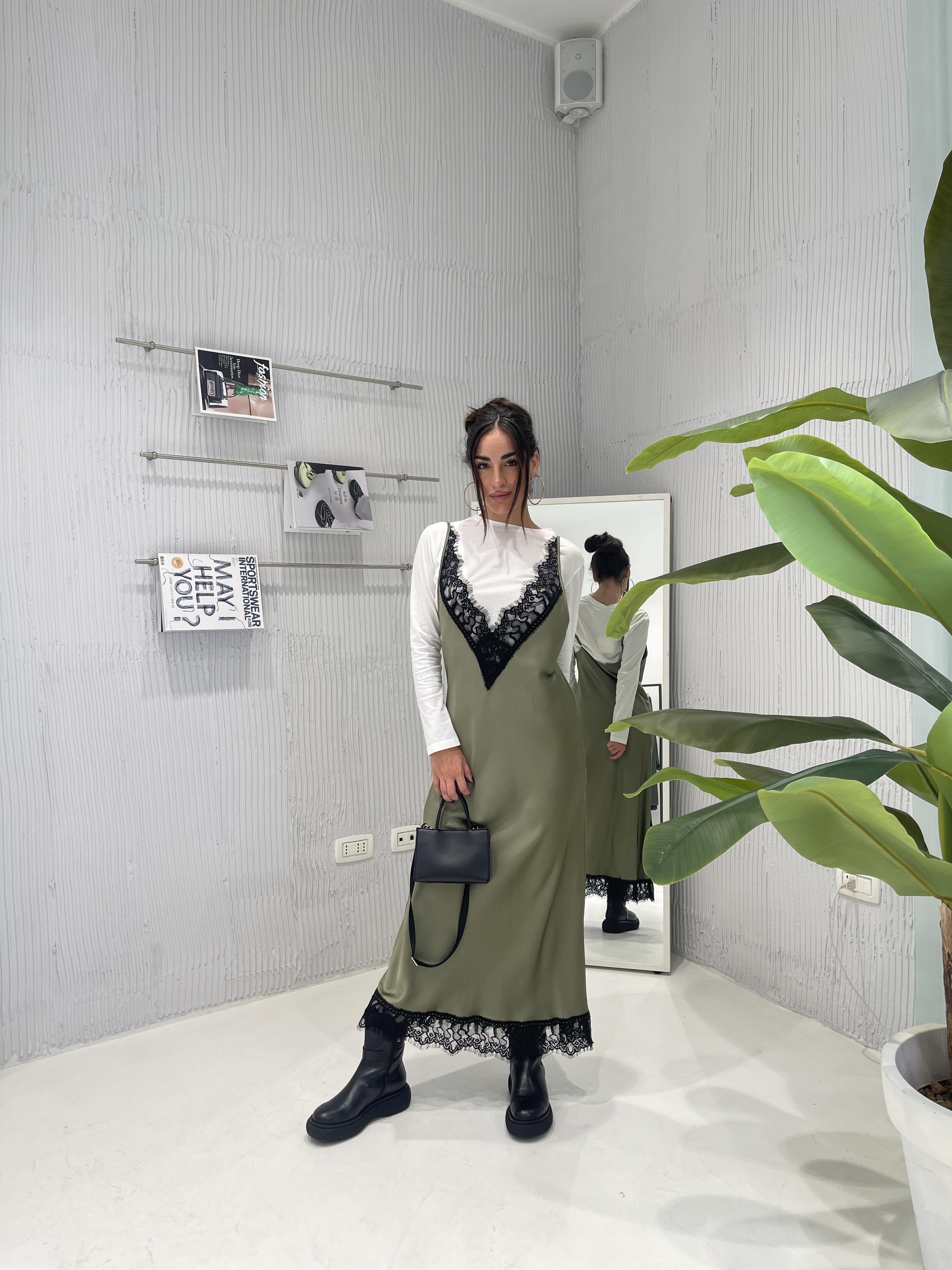 Tensione In abito verde lungo con pizzo